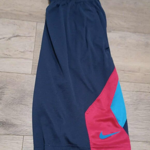 Nike Dri-Fit Men's Small Stretchable Shorts! - Picture 3 of 8